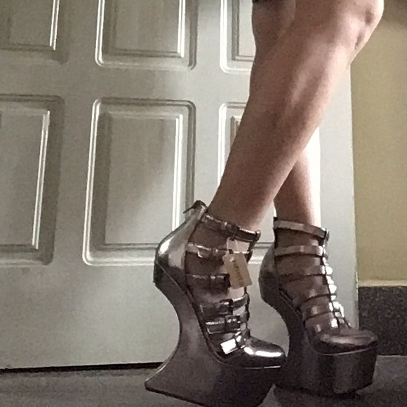 Forever 21 Heel-less shoes - Picture 12 of 12